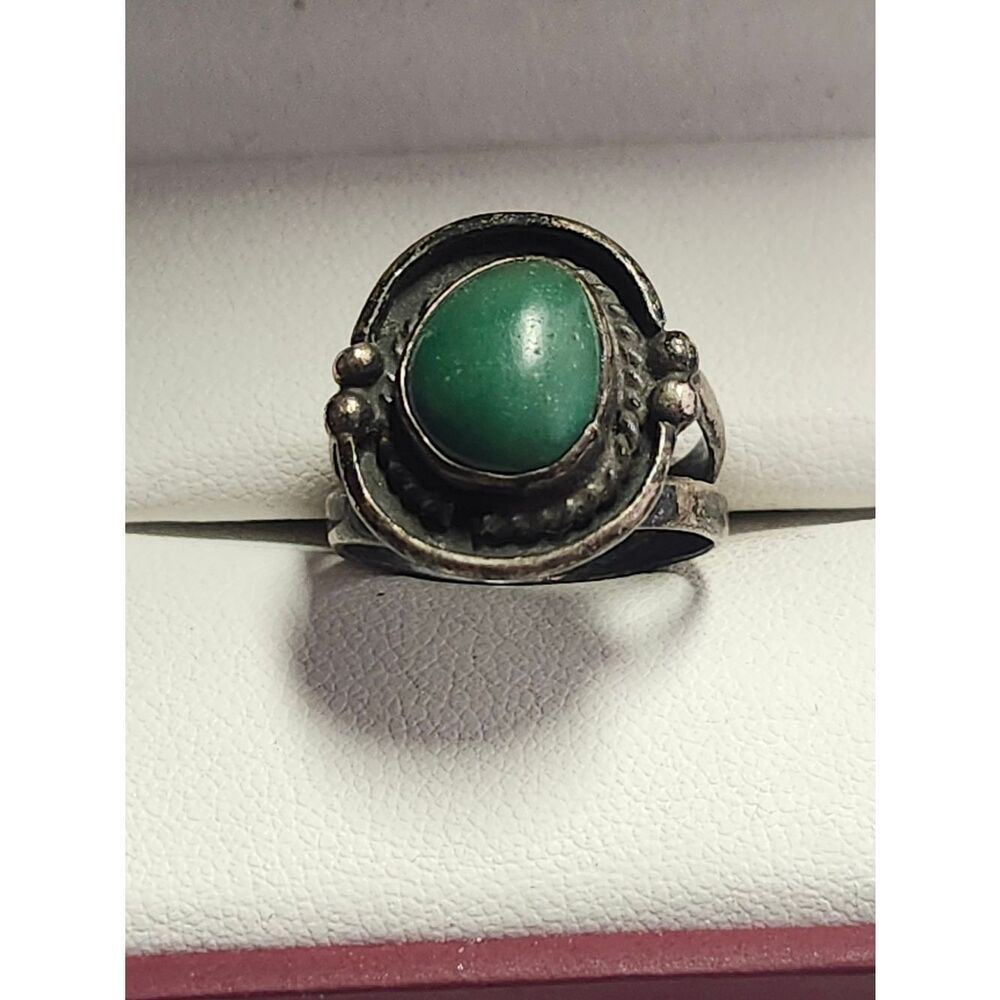 Vintage Green Stone Sterling Silver Ring Size 6.25